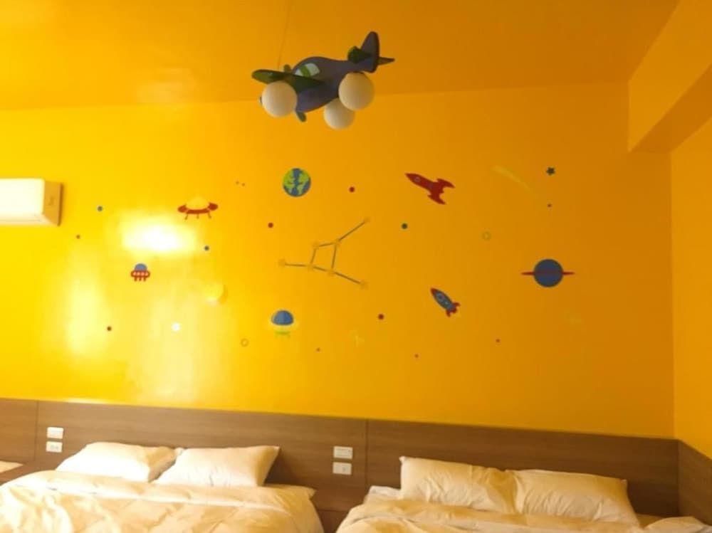 Family Room, Mezzanine photo 1