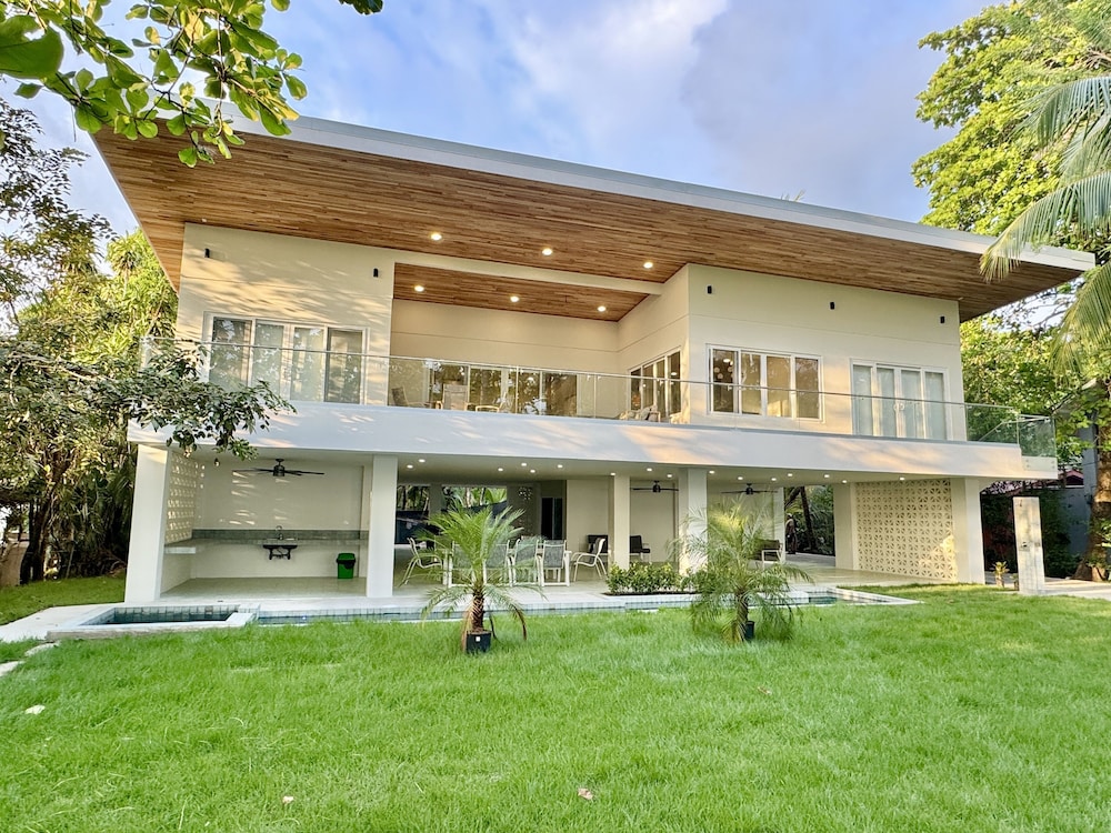 House, 6 Bedrooms