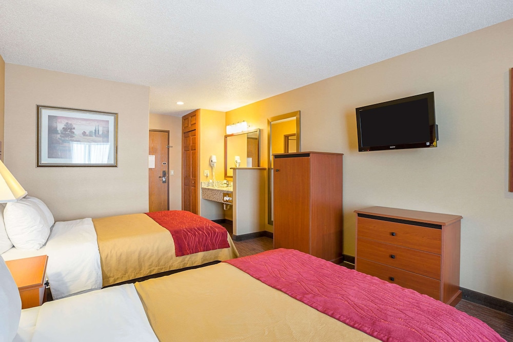 Standard Room, 2 Double Beds, Non Smoking - Photo 1