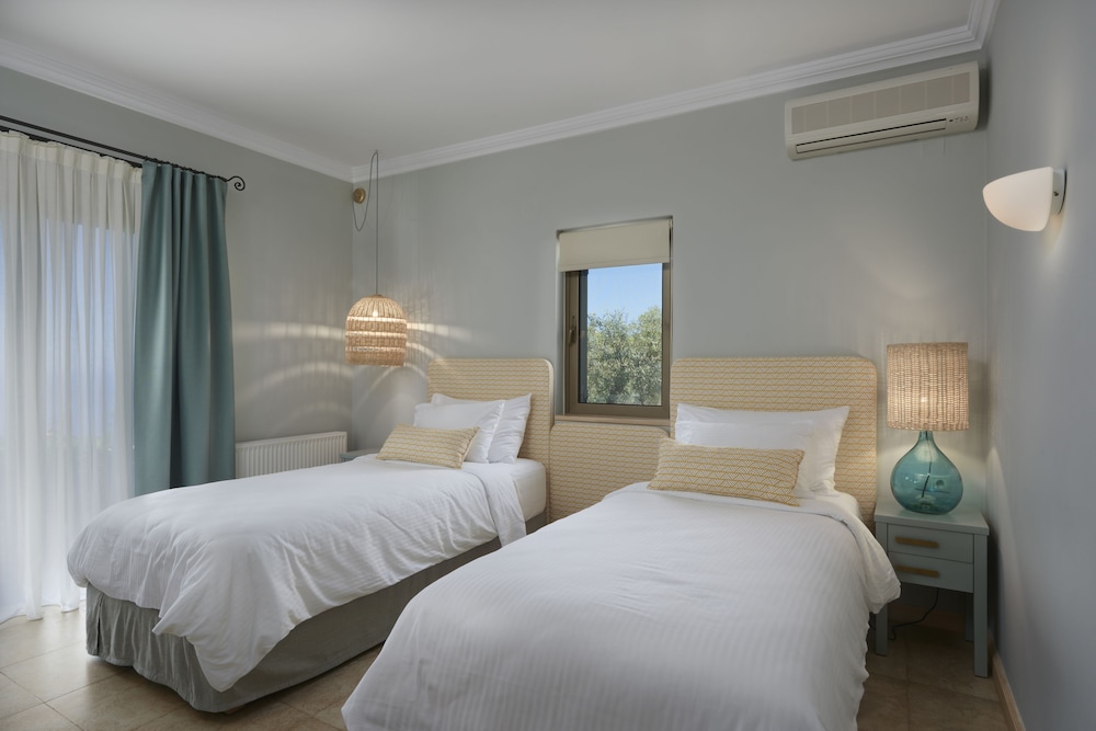 3 Bedroom Grand Villa with Private Heated Pool