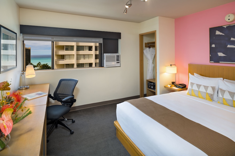 Deluxe Room, 1 Queen Bed, Ocean View - Photo 2