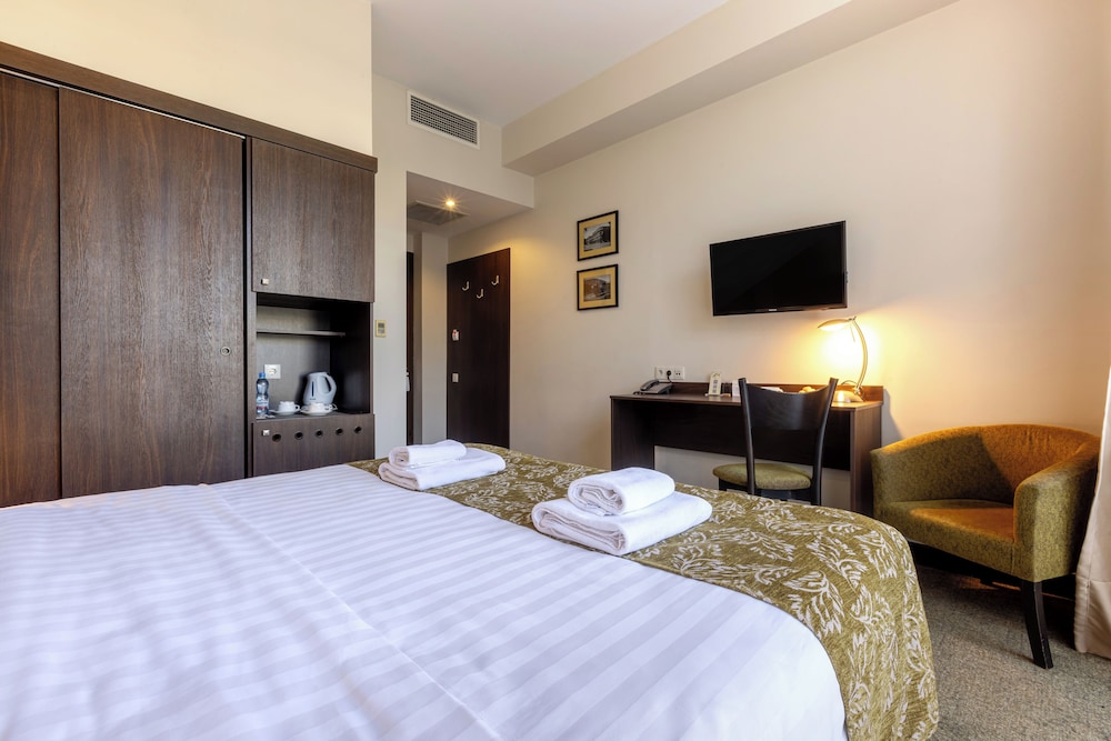 Standard Double or Twin Room photo 2