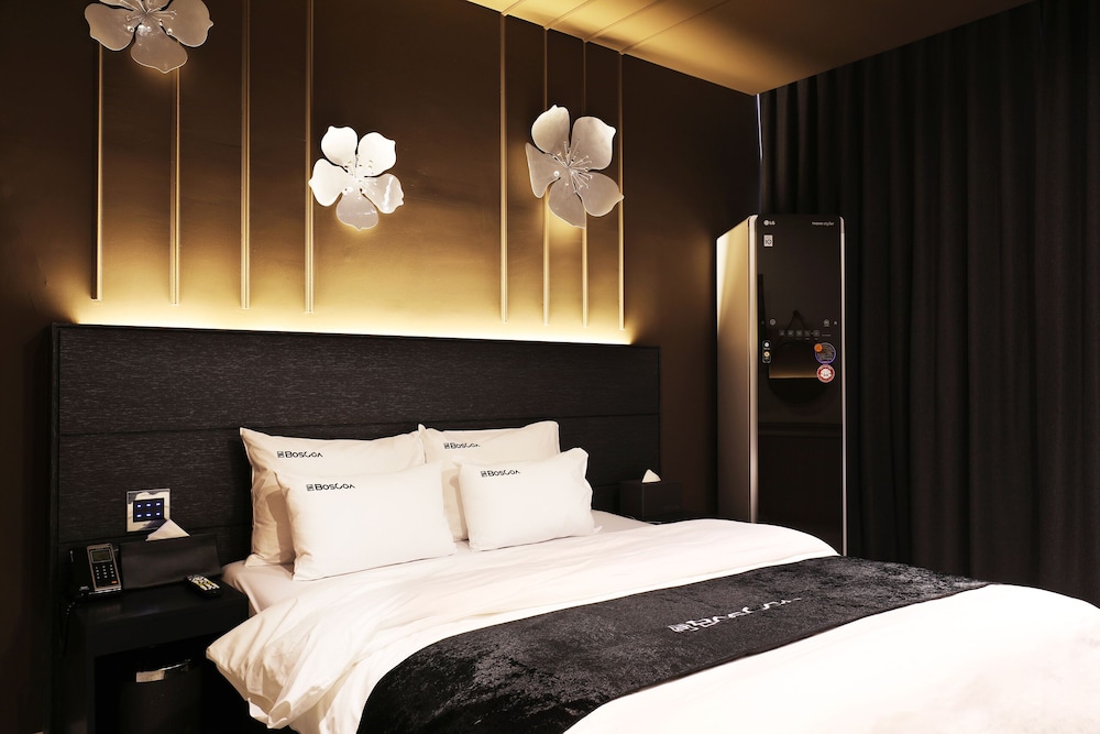 Deluxe Double Room (No Breakfast) - Photo 19