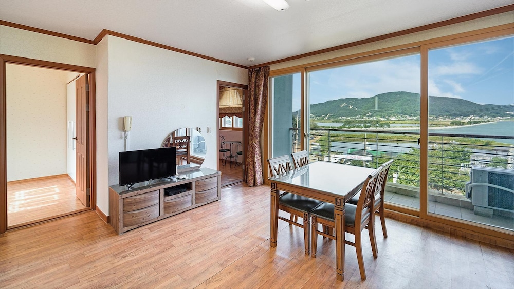 Basic Room, 2 Bedrooms (geranium(OceanView))