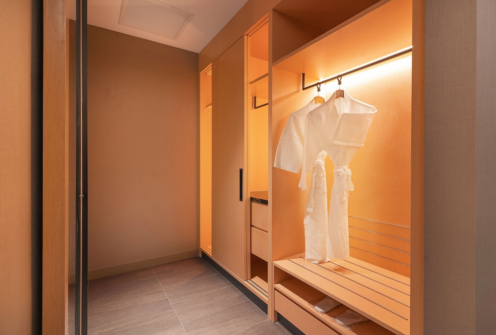 Premium Suite - Photo 5