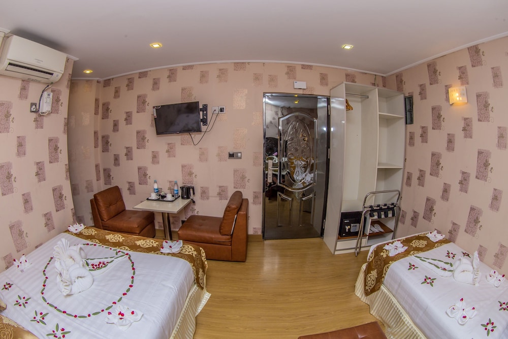 Family Room photo 2