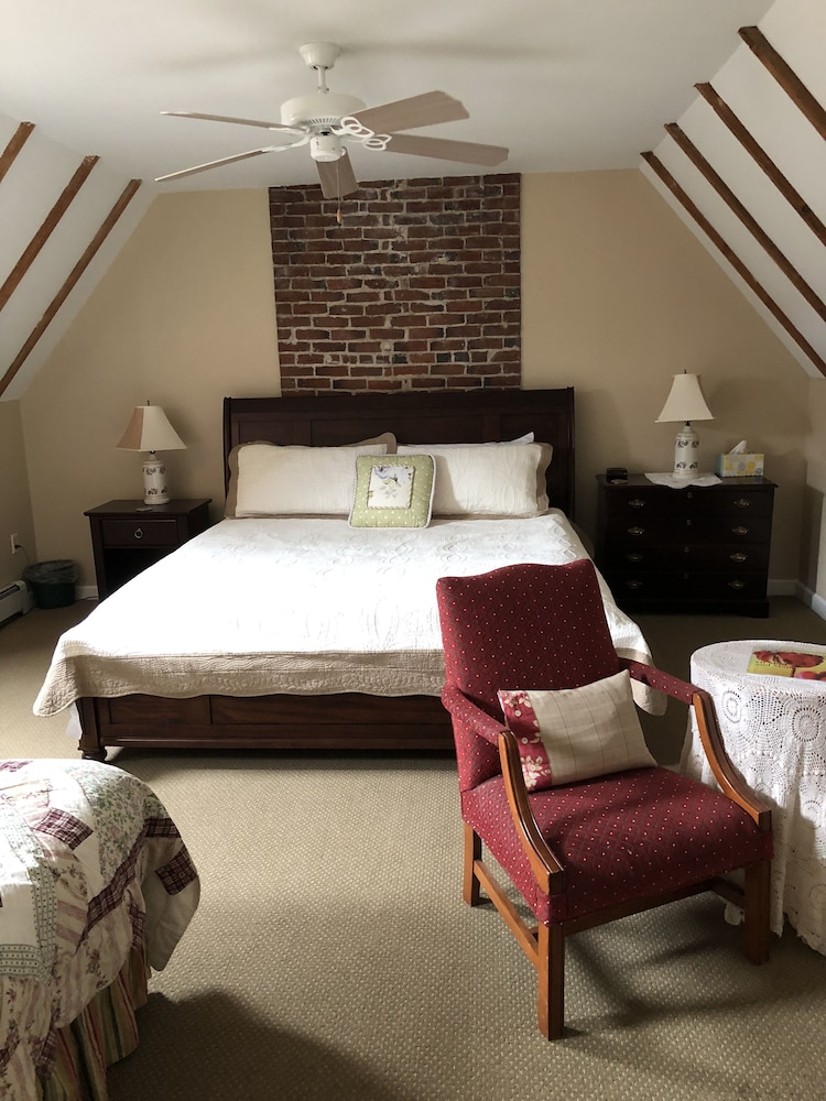 Family Double Room, Ensuite, Garden View (Doc Robinson Room) photo 1