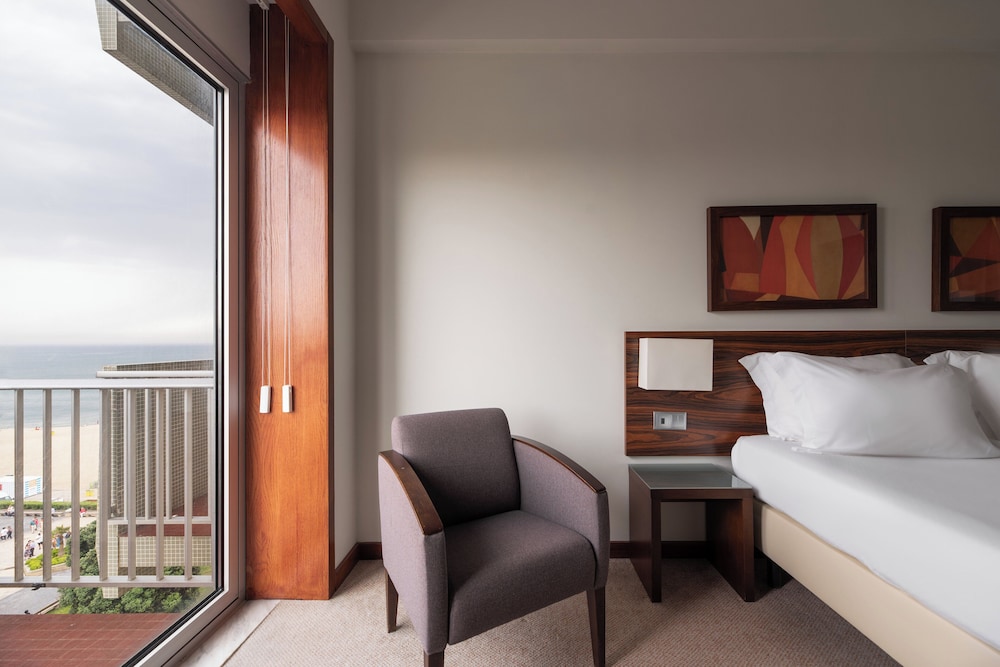 Deluxe Double Room (Frontal Sea View) photo 3