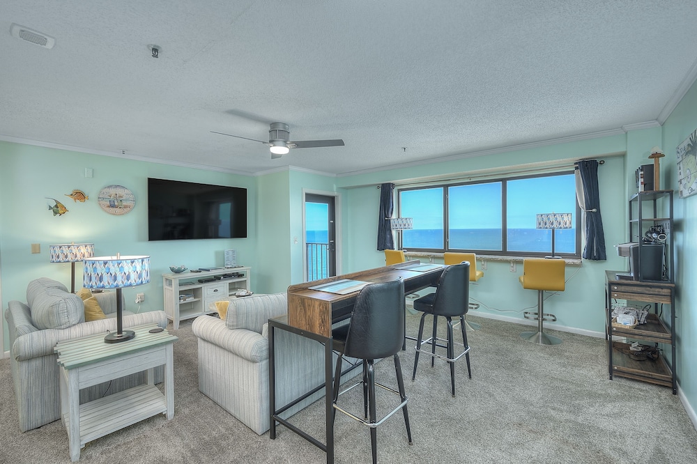 Condo, 2 Bedrooms, Balcony, Ocean View (Renaissance Tower 2001)