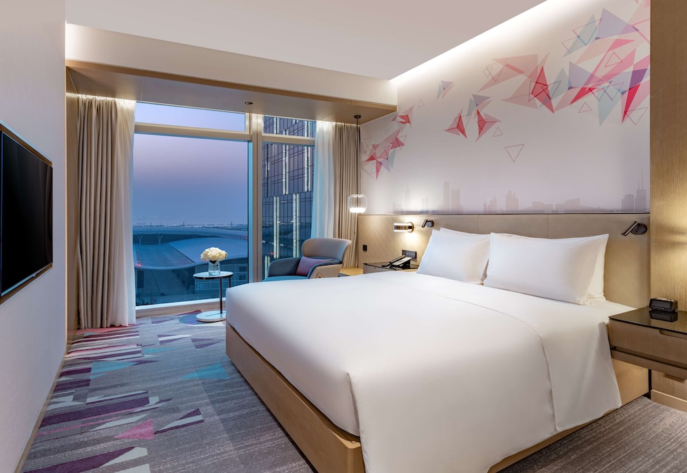 Deluxe Suite, 1 King Bed - Photo 3