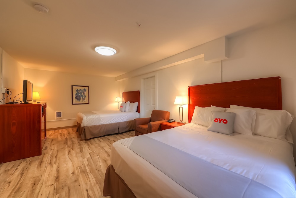 Room, 2 Queen Beds - Photo 1