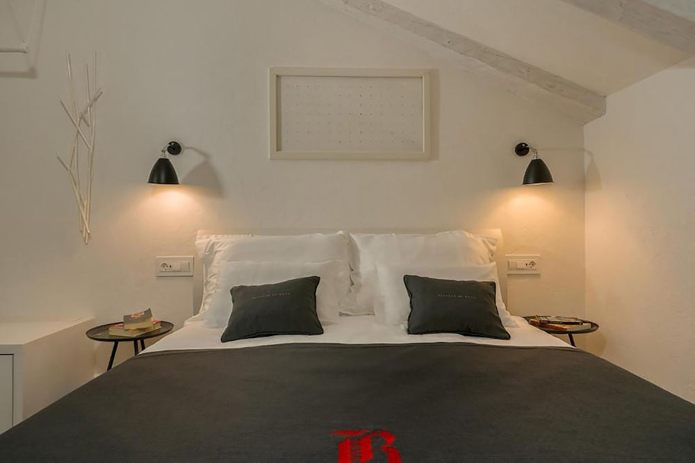 Deluxe Room (Room 4)
