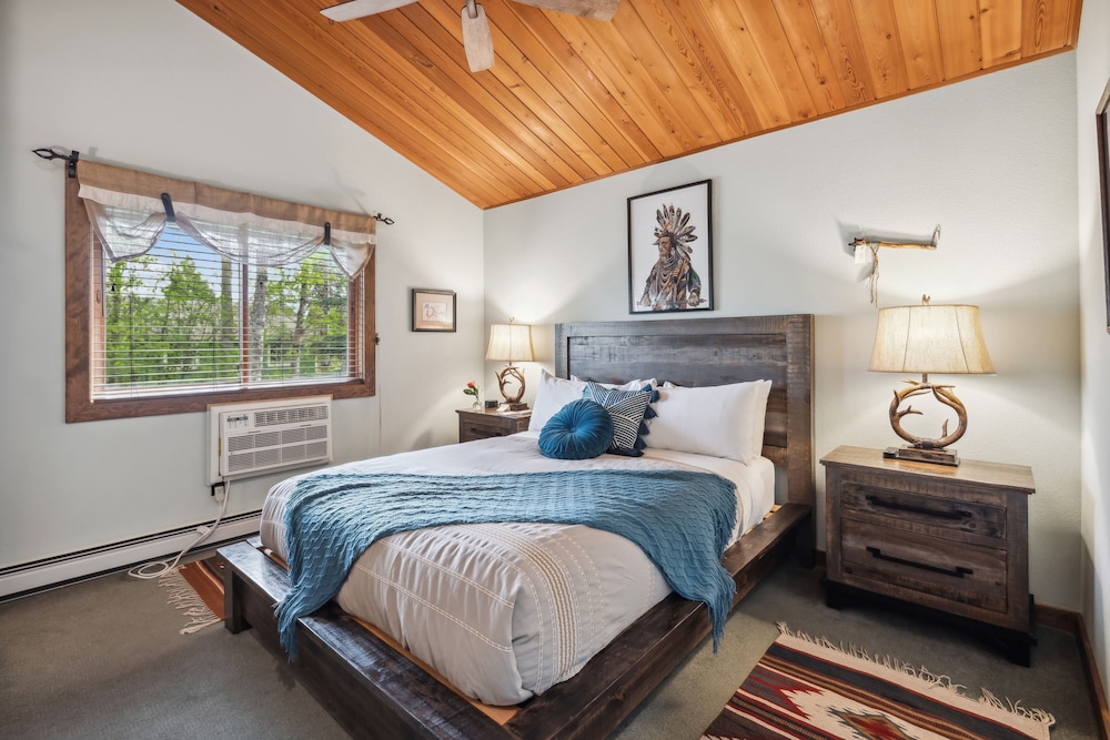 Room, 1 Queen Bed, Garden View (Flathead Room) photo 1