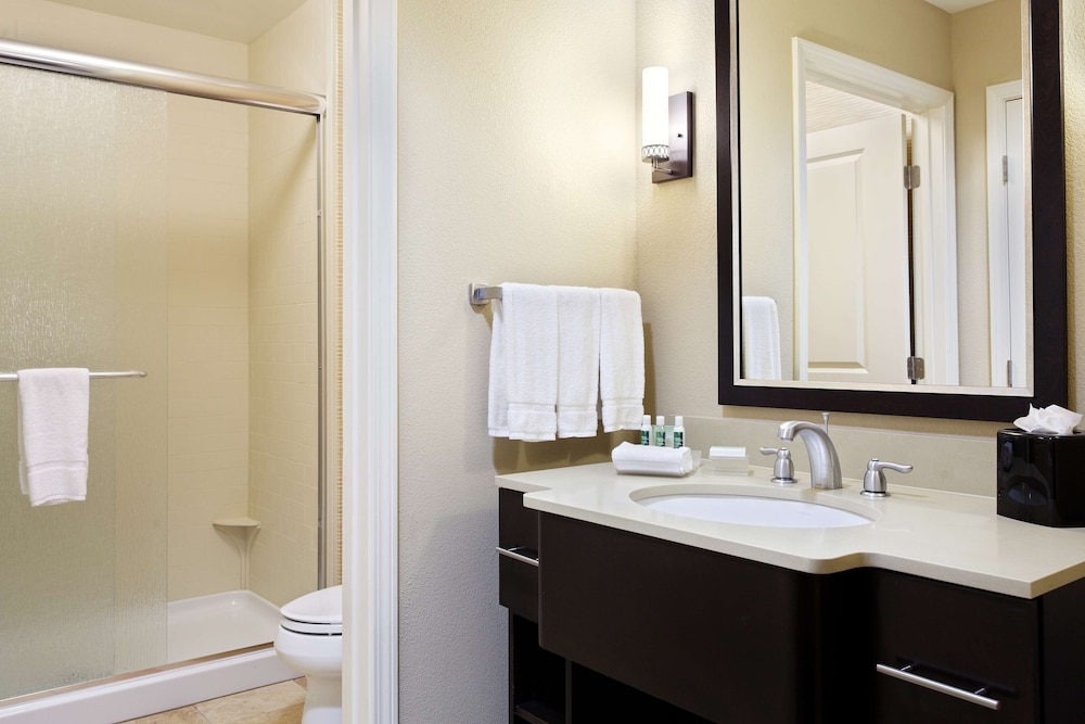 Double or Single Queen Room - Hearing Accessible/Non-Smoking thumbnail 5
