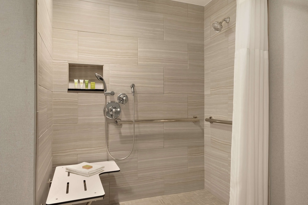 Room, 2 Double Beds, Accessible (Roll-In Shower) photo 3
