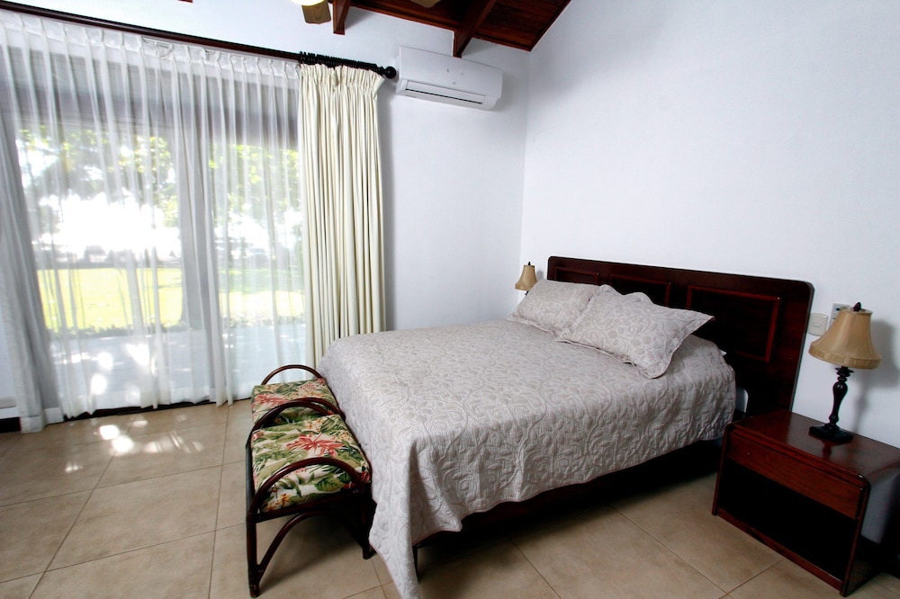 Villa Superior, Frente a la Playa