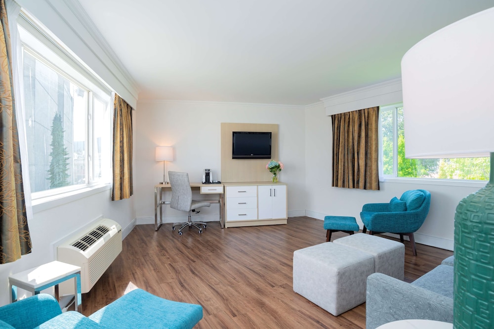 Suite, 1 King Bed, Refrigerator, Harbor View (with Sofabed) - Photo 8