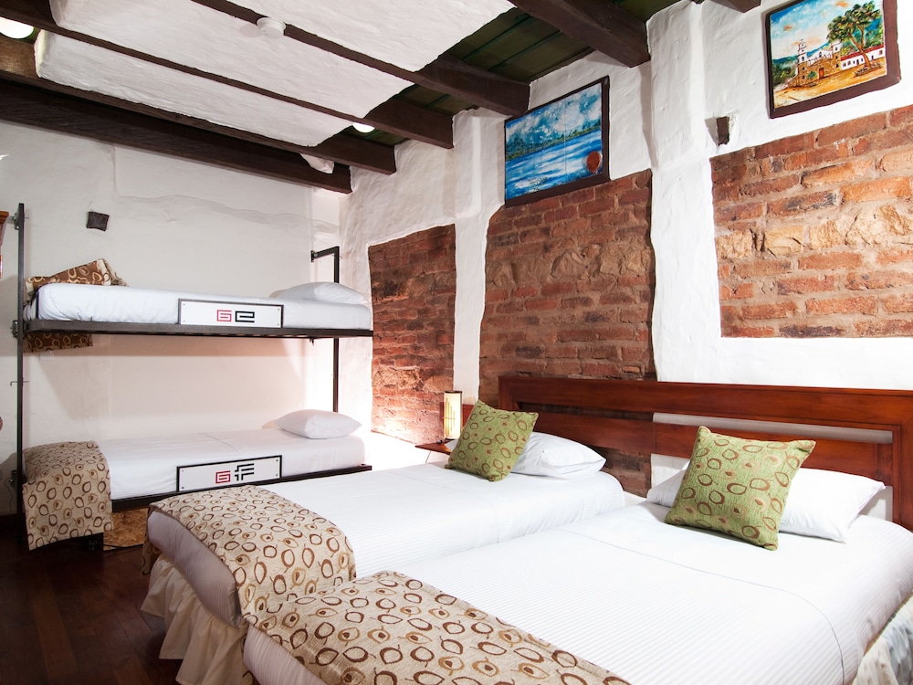 Family Quadruple Room - Photo 4