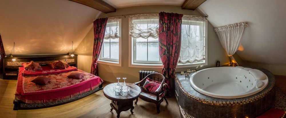 Luxury Suite, Jetted Tub, Lake View photo 1