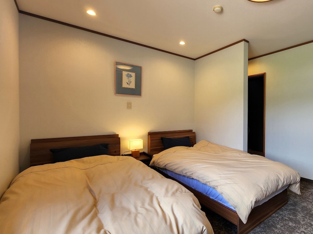 Basic Twin Room photo 3