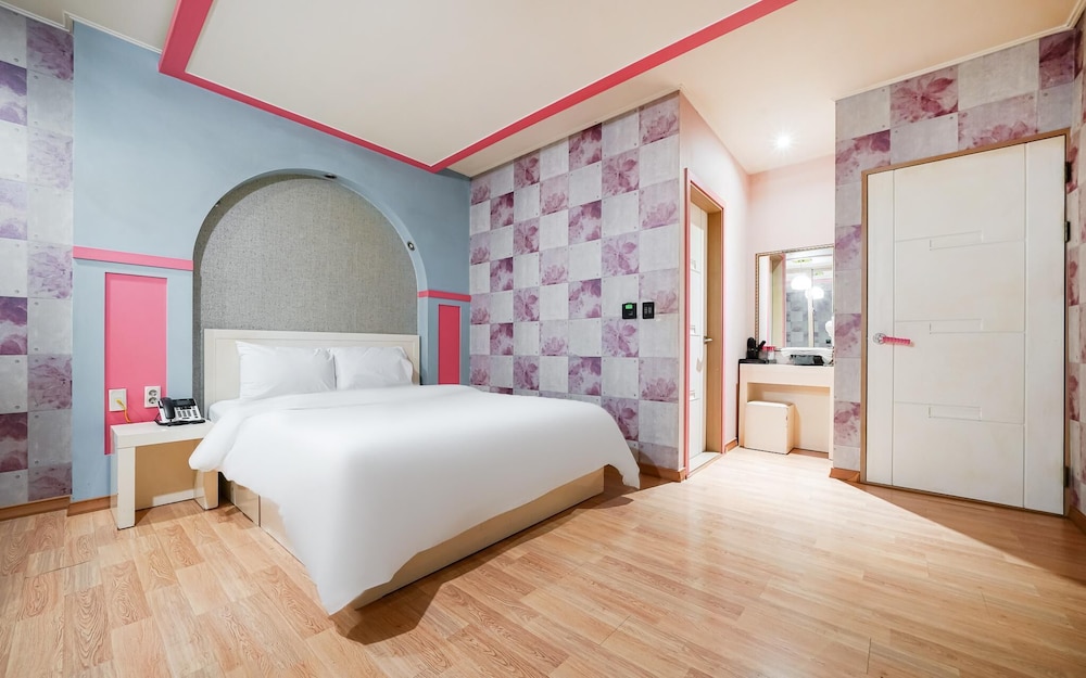 Room (Standard Room) - Photo 5