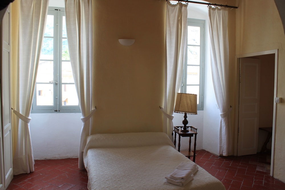 Quadruple Room (Square View, Mountain View)