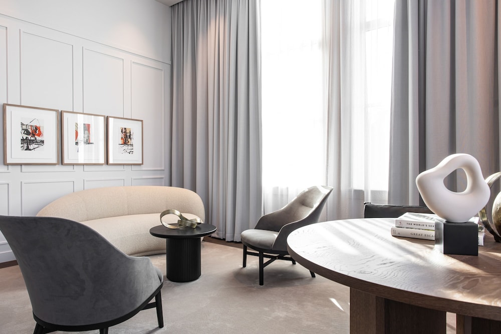 Grand Suite, 1 King Bed, Bathtub