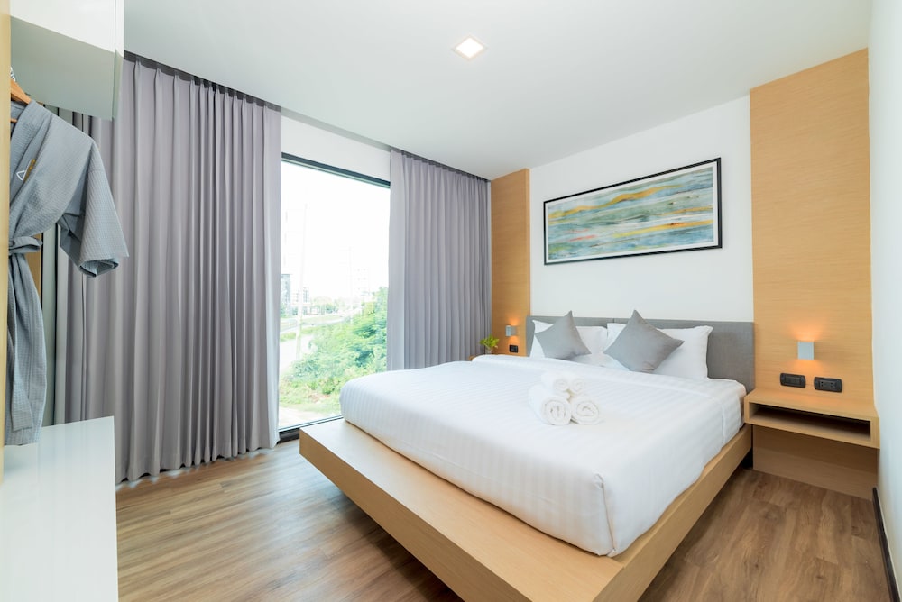 Family Room, 2 Bedrooms