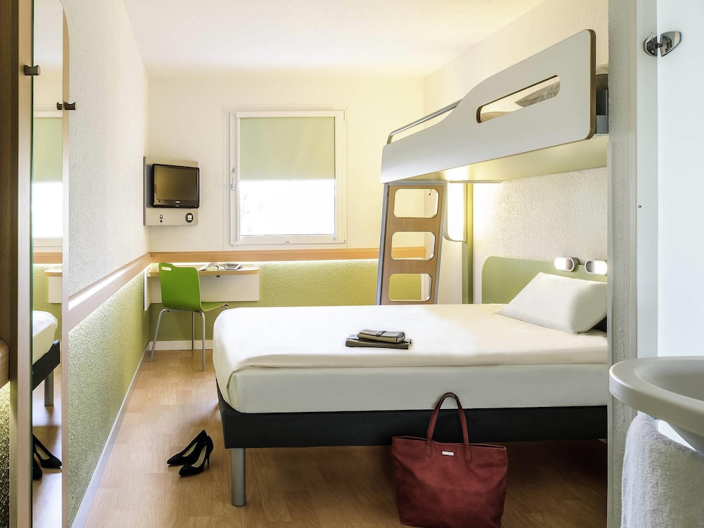 Standard Room, 1 Double or 2 Twin Beds