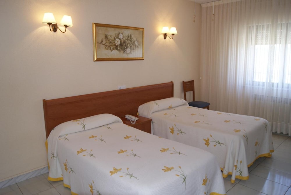 Standard Double Room - Photo 12