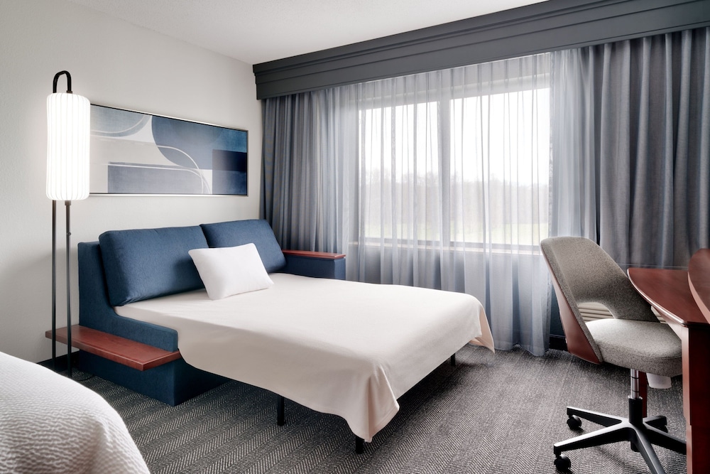 Room, 1 King Bed (Hearing Accessible) - Photo 3