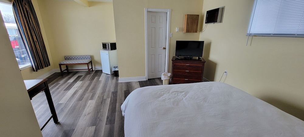 Standard Single Room, 1 Queen Bed photo 3