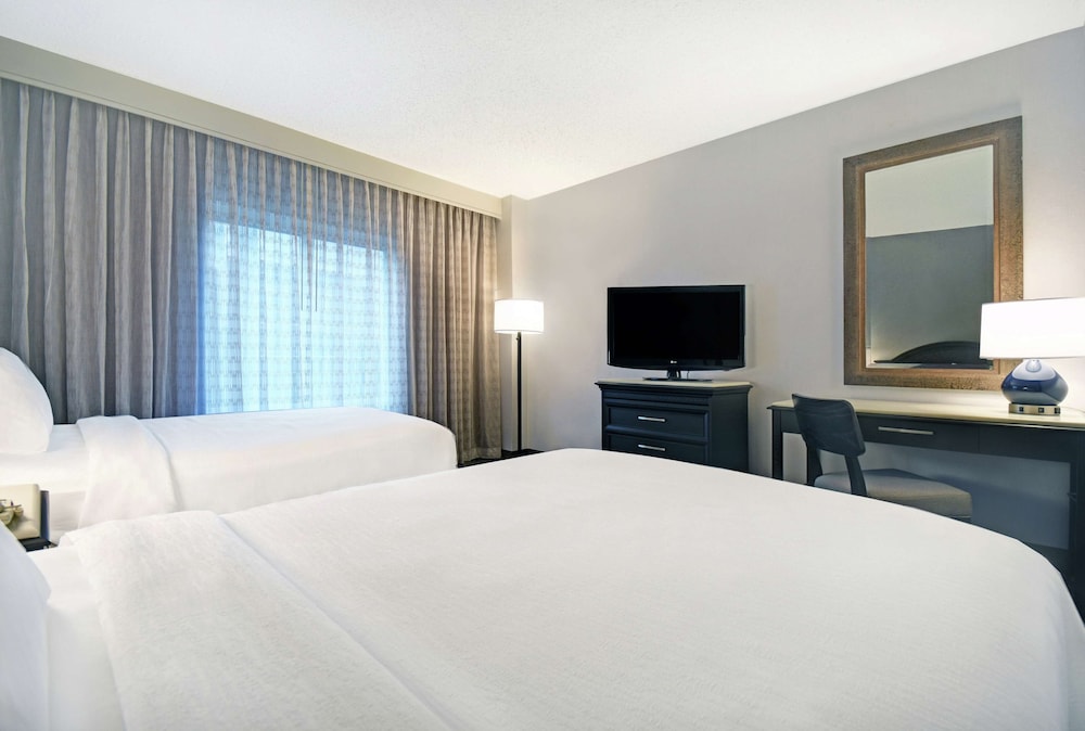 Premium Suite, 2 Double Beds, Accessible, Bathtub - Photo 2