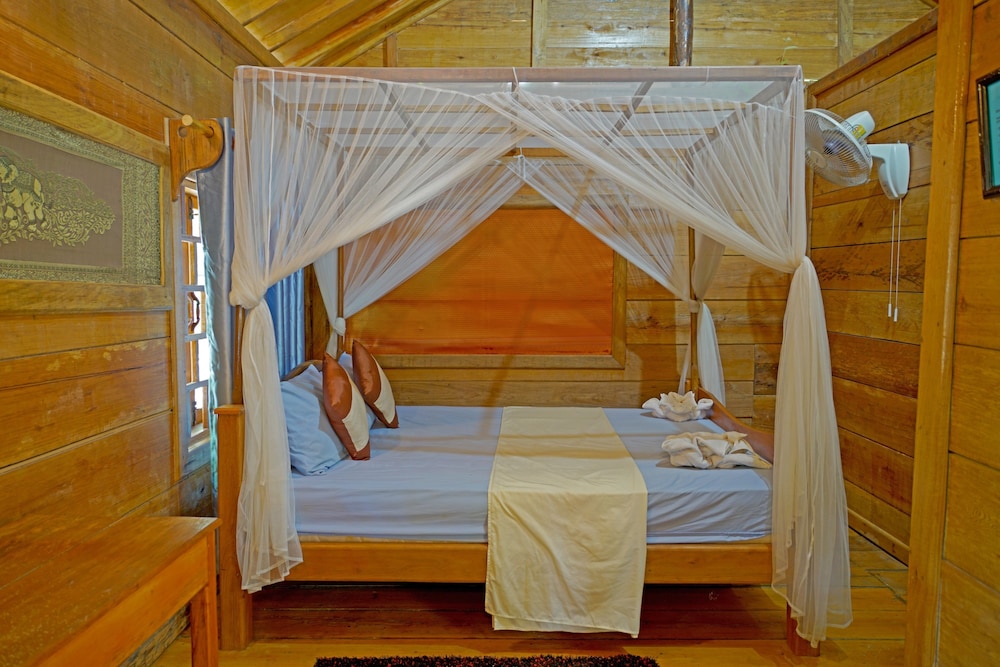 Classic Bungalow, Beachside