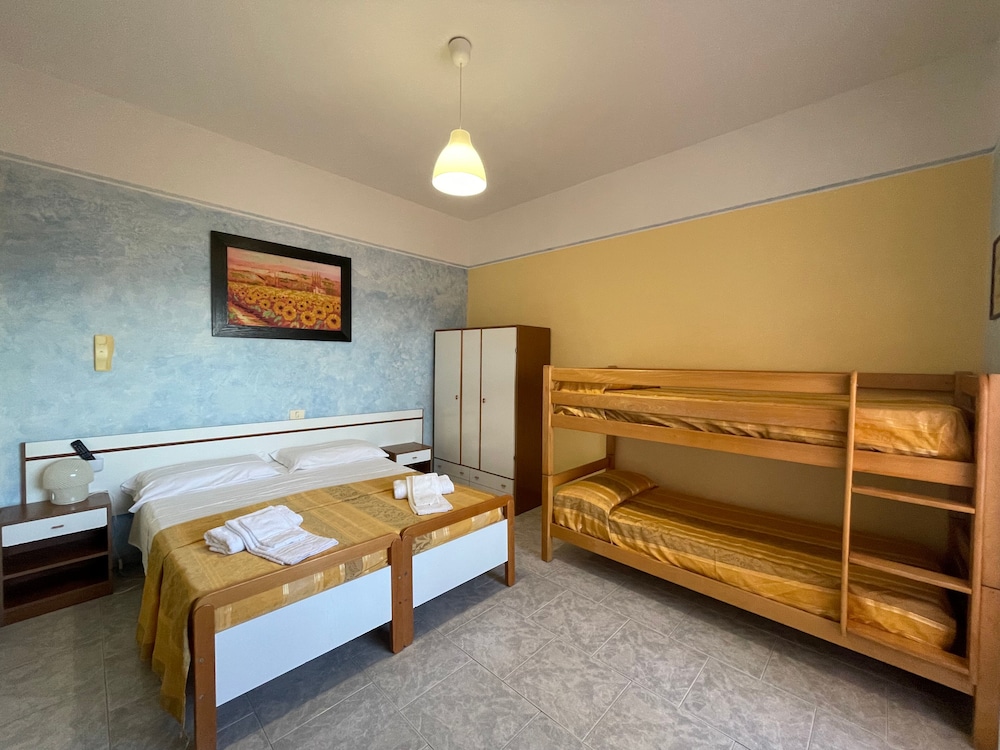 Classic Quadruple Room photo 1