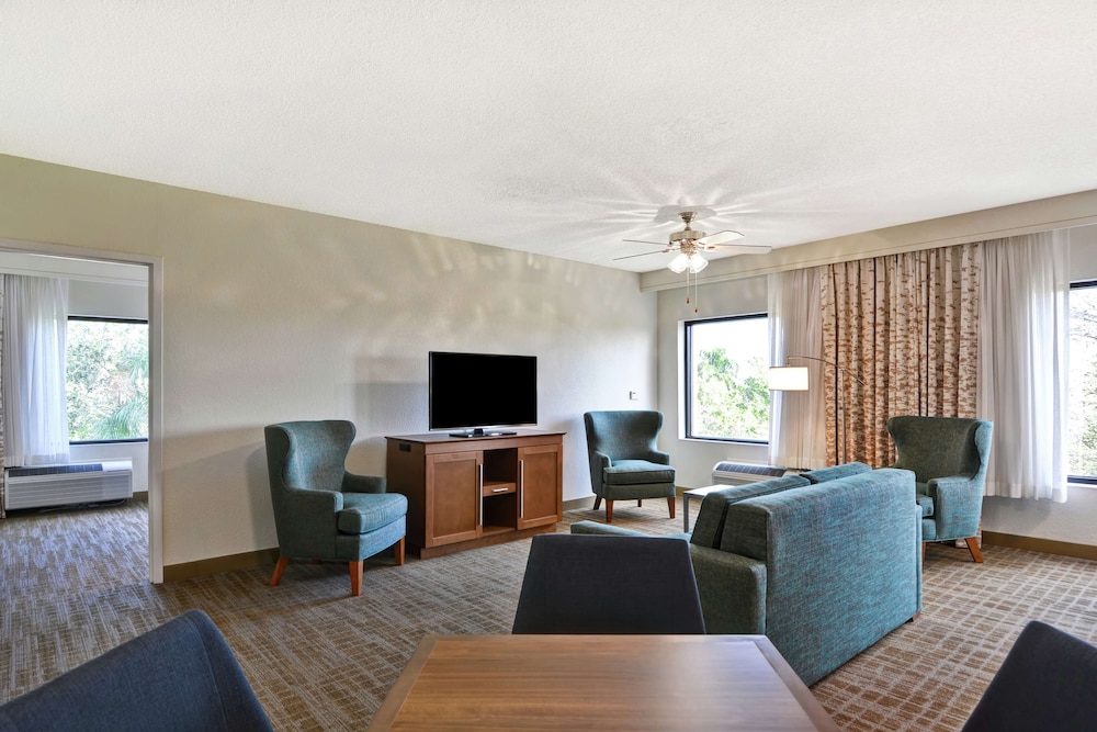 Suite, 1 King Bed, Non Smoking, Kitchen - Photo 1