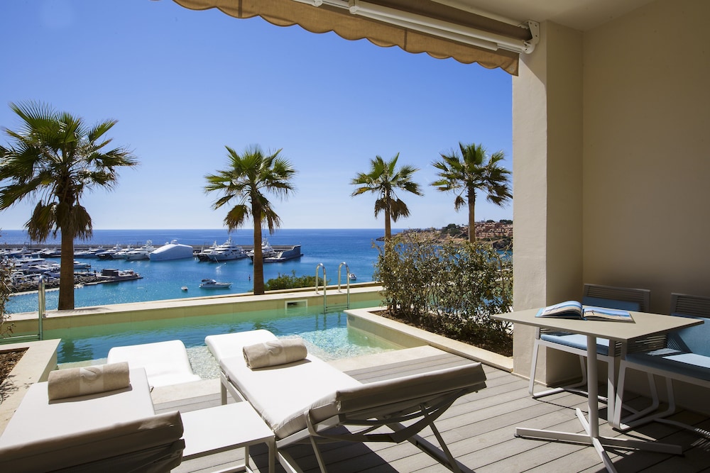 Superior Double Room, Private Pool, Sea View (swim up) thumbnail 5