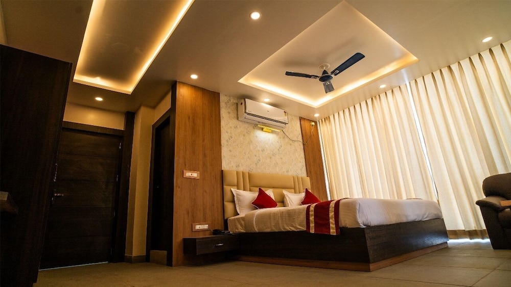 Deluxe Double Room, Balcony, City View