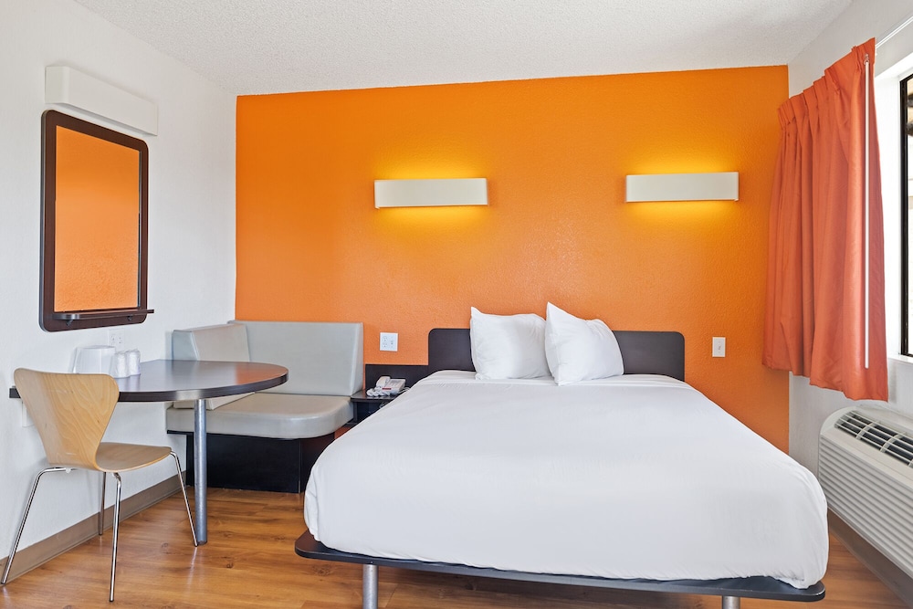 Standard Room, 1 Queen Bed, Non Smoking