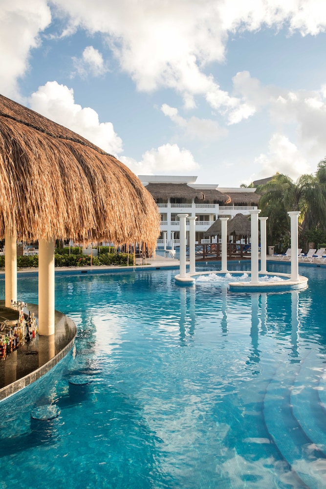 Deluxe Room, Pool Access (Pool View) photo 2