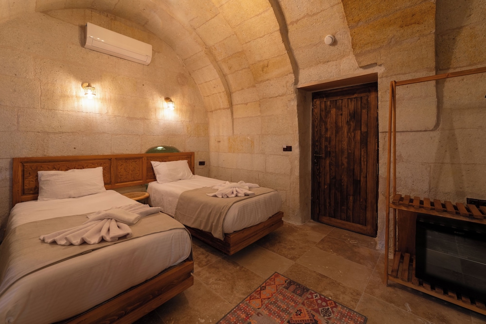 Standard Twin Room - Photo 1