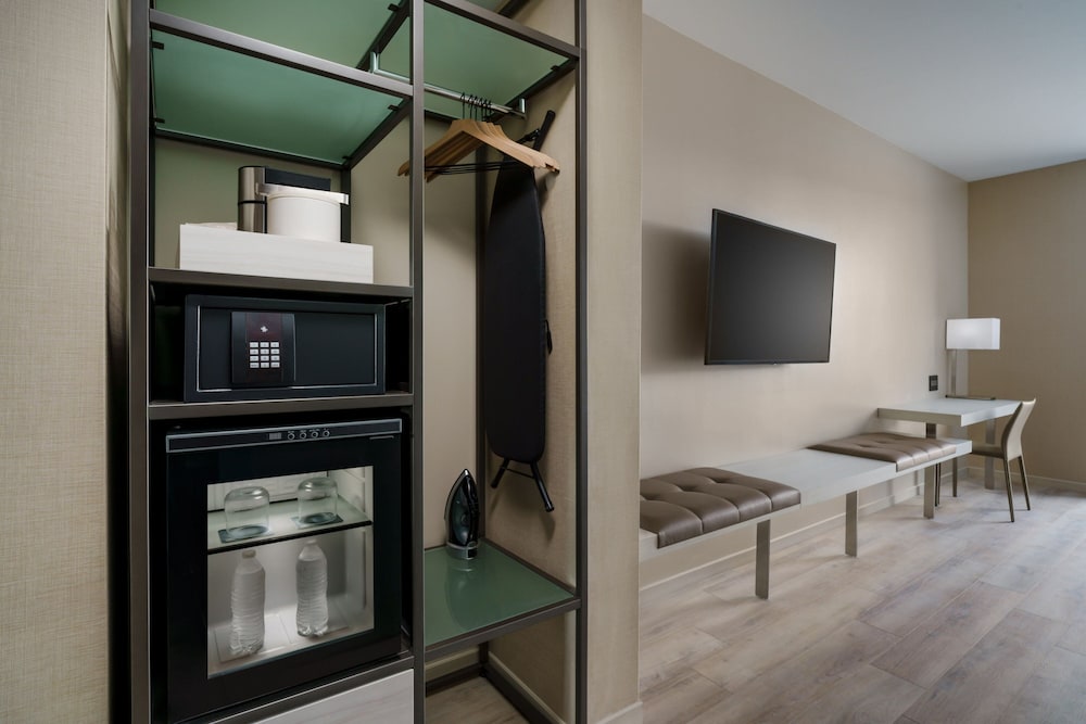 Room, 1 King Bed with Sofa bed (Mobility Accessible, Roll-in Shower) - Photo 4