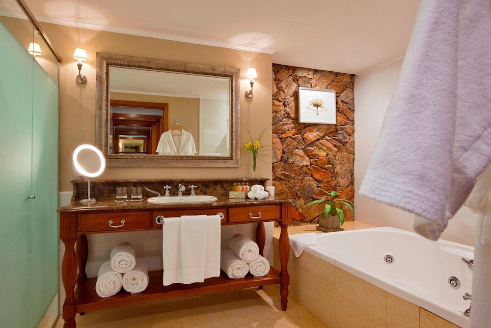 Classic Room, 2 Queen Beds, River View - Photo 3