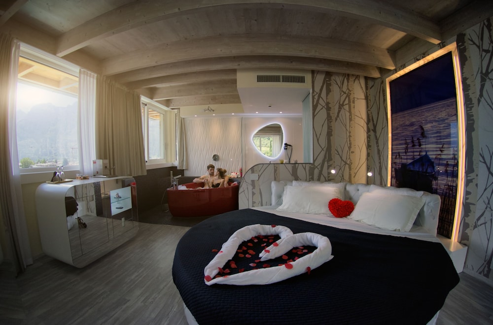 Romantic Suite, Lake View