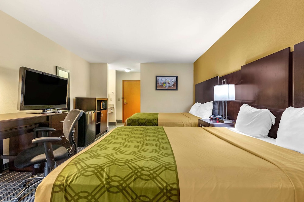 Standard Room, 2 Queen Beds, Non Smoking - Photo 6