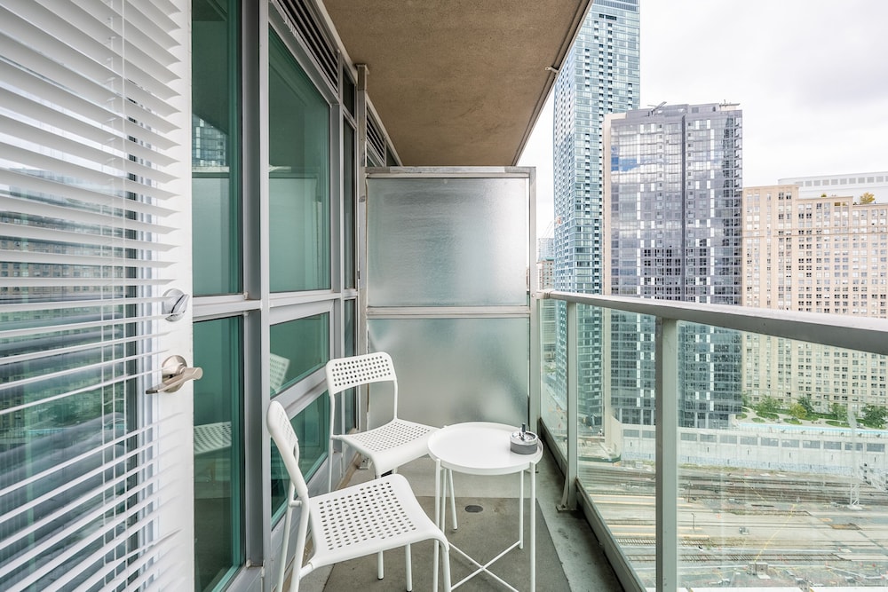 Design Apartment, Multiple Beds, Kitchen, City View - Photo 4