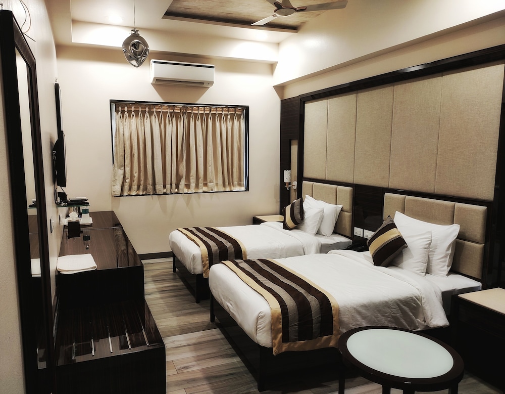 Royal Room photo 3