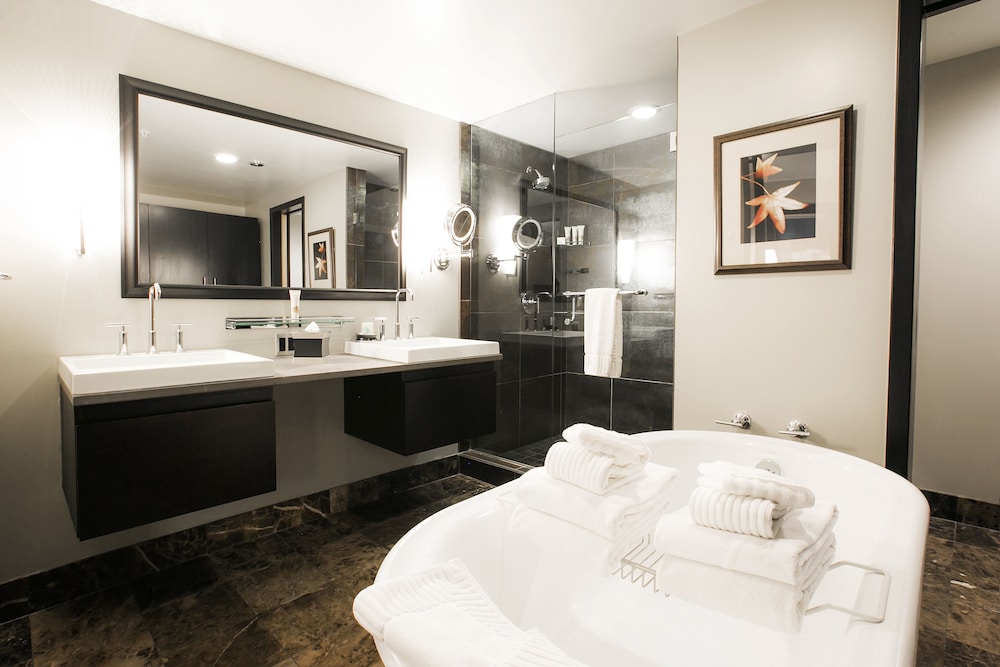 Deluxe Suite photo 3
