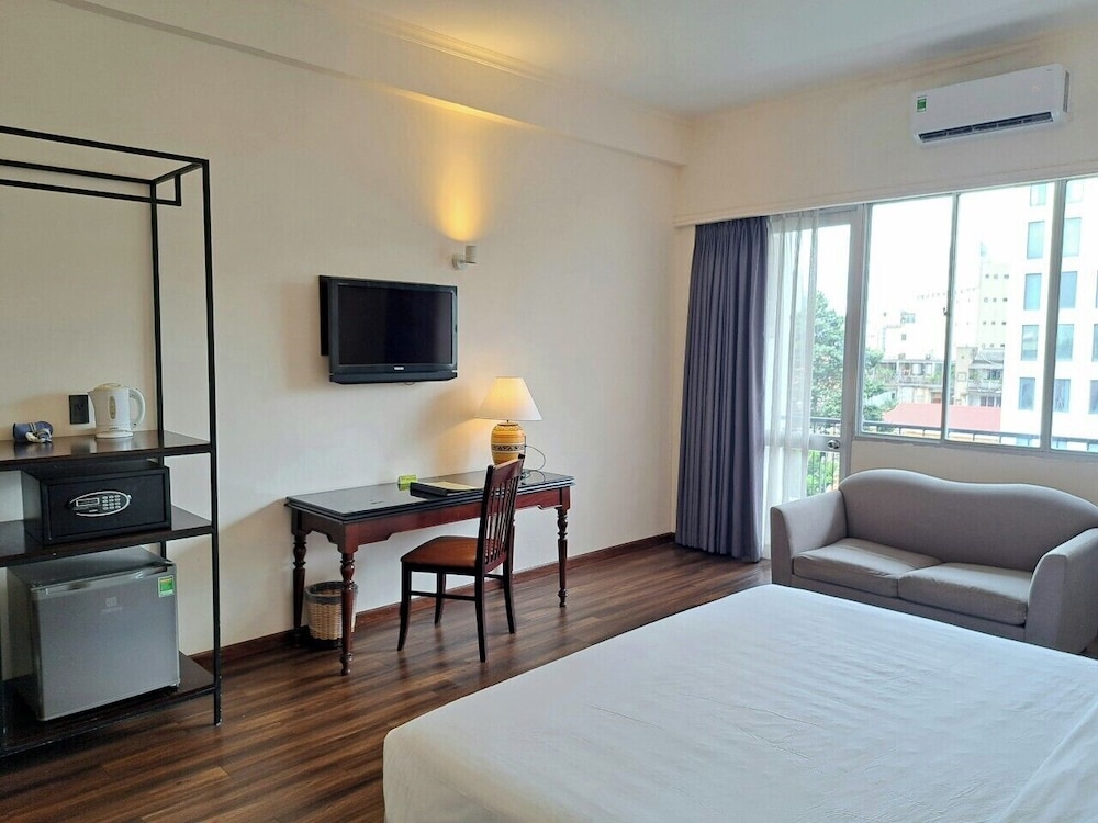 Signature Double or Twin Room, 1 Bedroom, Balcony, City View photo 3