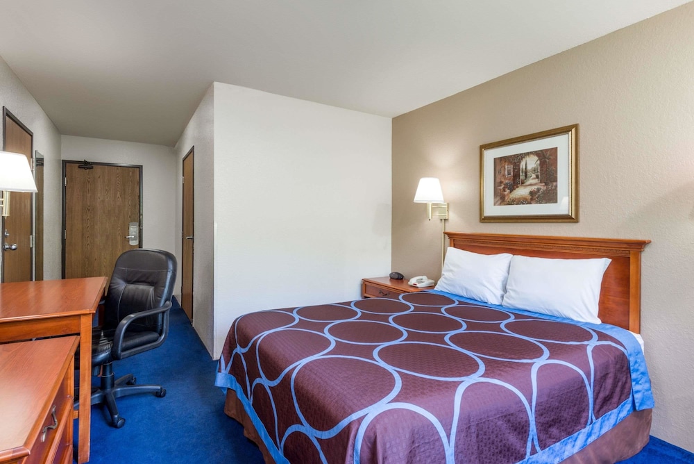 Suite, 1 King Bed, Non Smoking photo 3